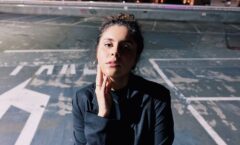 Lelê Azevedo entrega versatilidade e sensualidade em seu novo single “Droga do Amor”