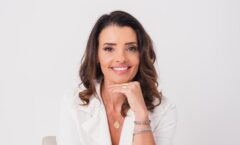 Renata Fraga raspou seus cabelos, em 2016, para gritar para o mundo que a saúde dos cabelos está no couro cabeludo