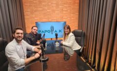 No podcast Papo Aki, Alê Peruzzo compartilha sua experiência em realities de culinária e confeitaria