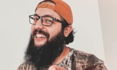 Dia do Baralho: Cauê Moura é o convidado do Flow Podcast nesta quarta (13)