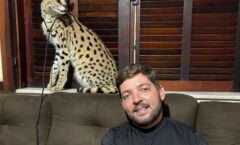 O maior adestrador do mundo: Russo, treinador de animais, exibe o gato avaliado em até R$120 mil