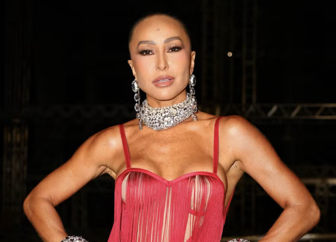 Novo rosto’? Sabrina Sato chama atenção da web após surgir diferente em entrevista